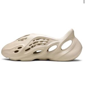 Yeezy Foam Runner in Sand